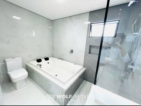 Lindo Sobrado Triplex com 3 dormitórios, suíte, lavabo, espaço gourmet, 220 M² no centro de Pinhais.