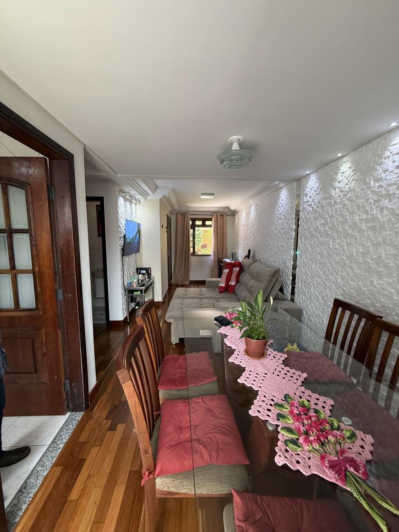 SOBRADO TRIPLEX COM 3 SUÍTES-CONDOMÍNIO FECHADO-CAPÃO DA IMBUIA-CURITIBA-PR