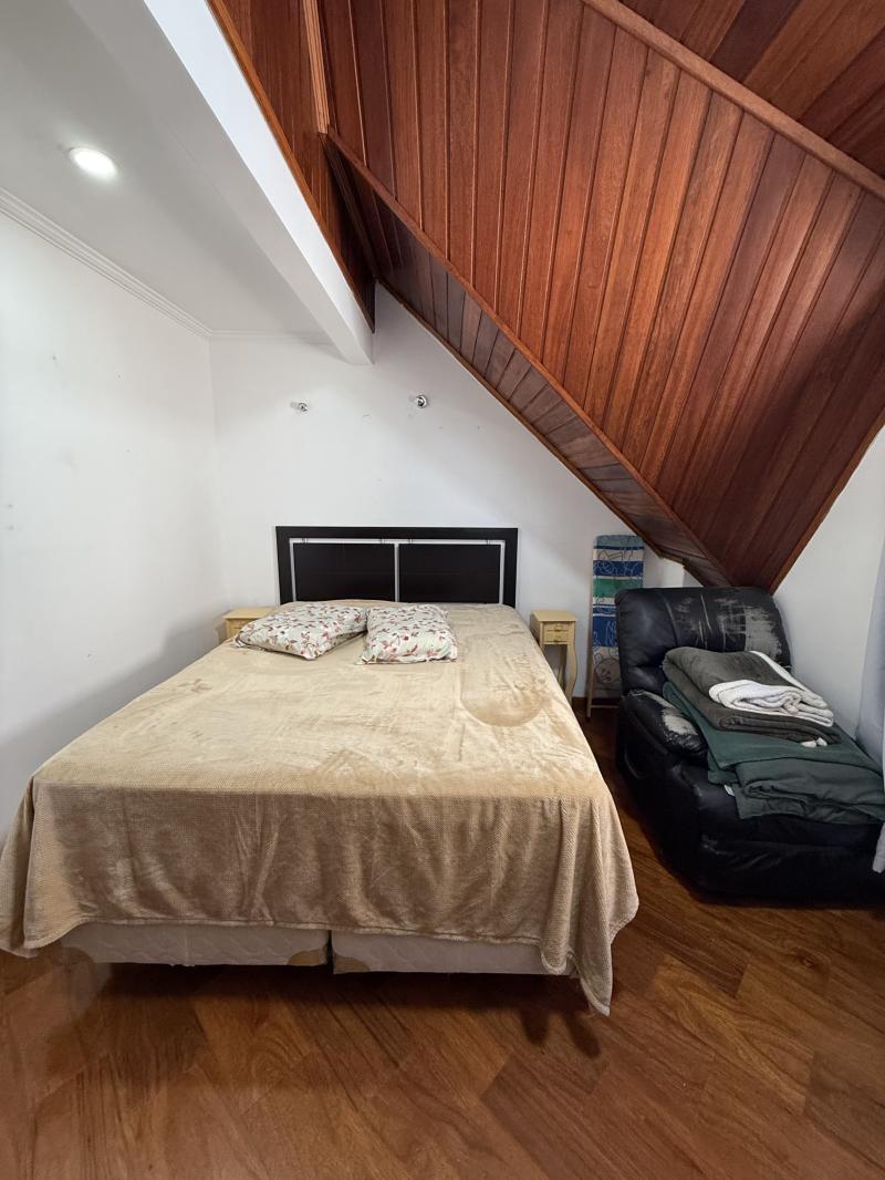 SOBRADO TRIPLEX COM 3 SUÍTES-CONDOMÍNIO FECHADO-CAPÃO DA IMBUIA-CURITIBA-PR