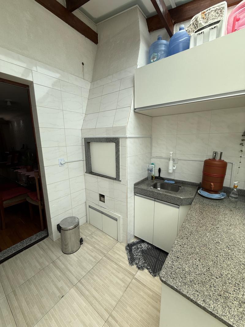 SOBRADO TRIPLEX COM 3 SUÍTES-CONDOMÍNIO FECHADO-CAPÃO DA IMBUIA-CURITIBA-PR