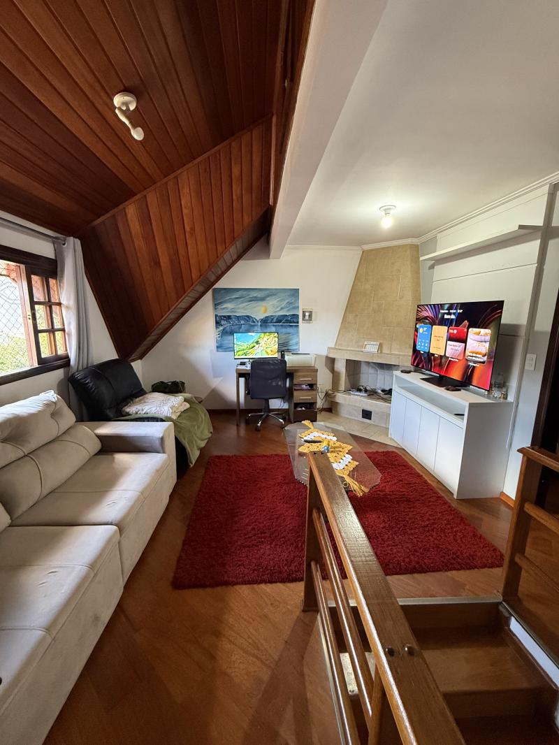 SOBRADO TRIPLEX COM 3 SUÍTES-CONDOMÍNIO FECHADO-CAPÃO DA IMBUIA-CURITIBA-PR
